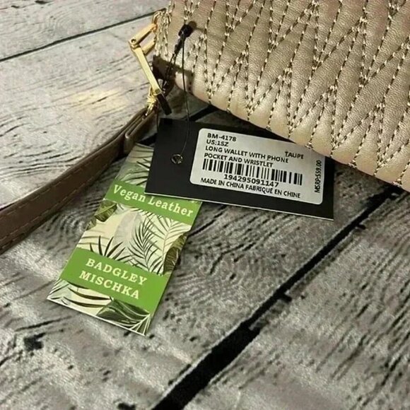 Badgley Mischka Wristlet Wallet Taupe Cellphone Pocket Billfold Pocketbook New‎ - Picture 4 of 5